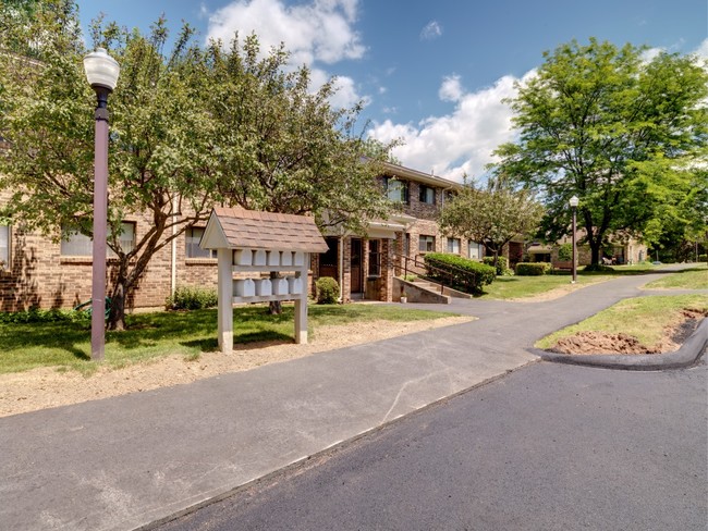 Building Photo - Countryside Apartments I & II