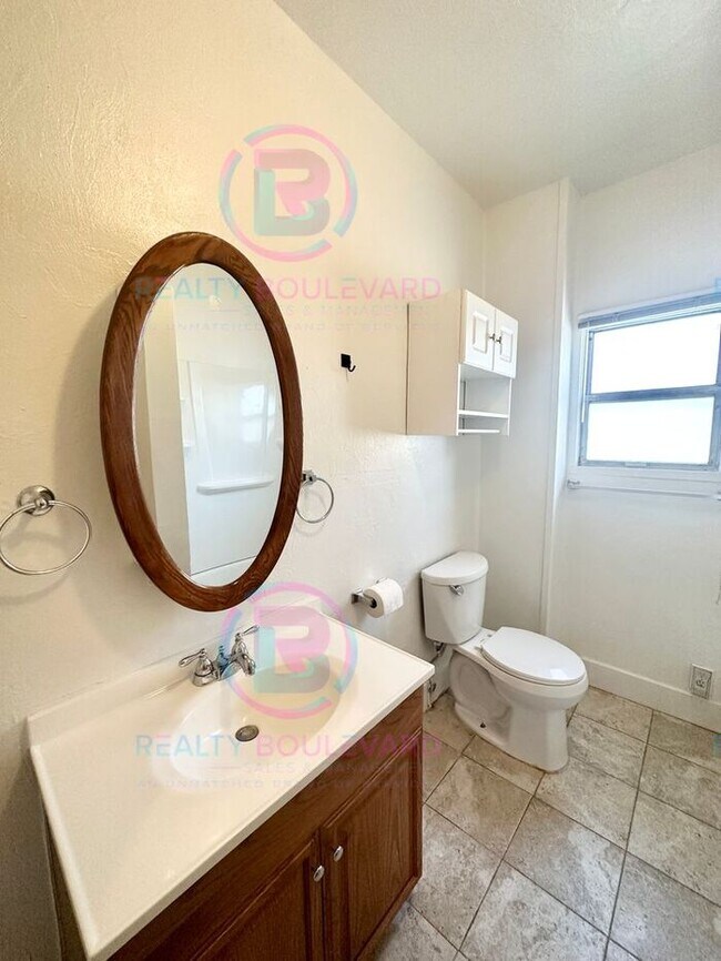 Building Photo - Charming 2-bedroom, 1-bathroom house near the Truckee river