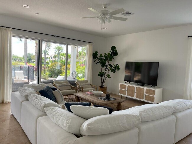 Building Photo - 4600 Mariners Cove Dr