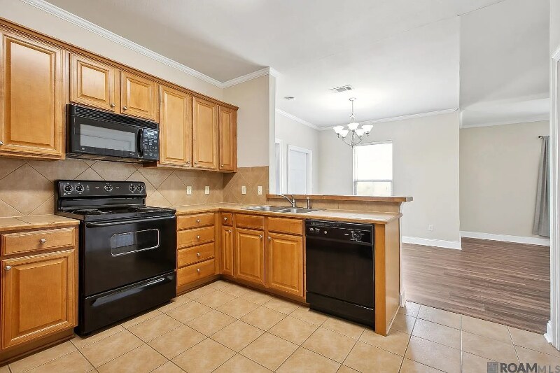 Building Photo - 7300 Burbank Dr