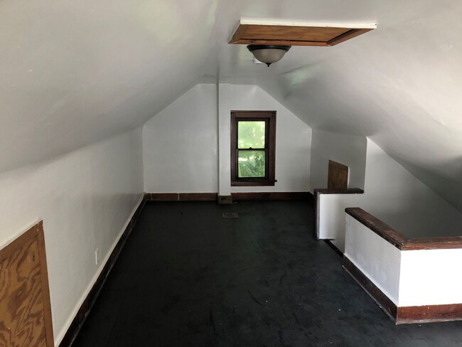 Building Photo - Spacious 4-Bedroom Home for Lease in Akron