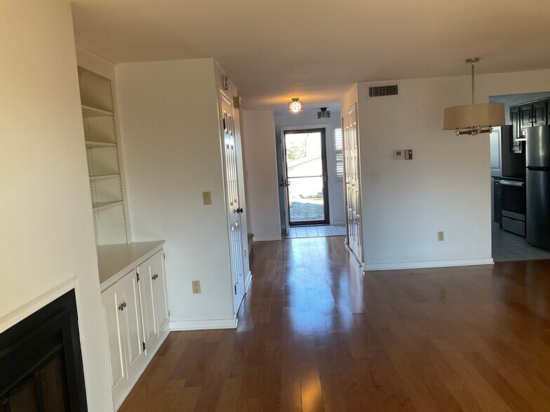 Building Photo - 21C Harbour Vlg