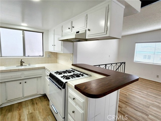 Building Photo - 325 10th Pl