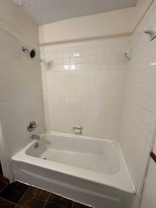 Building Photo - Apartment located in Evington close to 29 ...