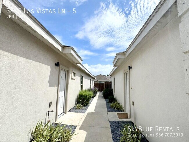 Building Photo - 3815 Las Vistas Ln