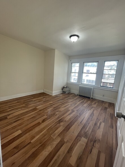 Building Photo - 5821 N Woodstock St