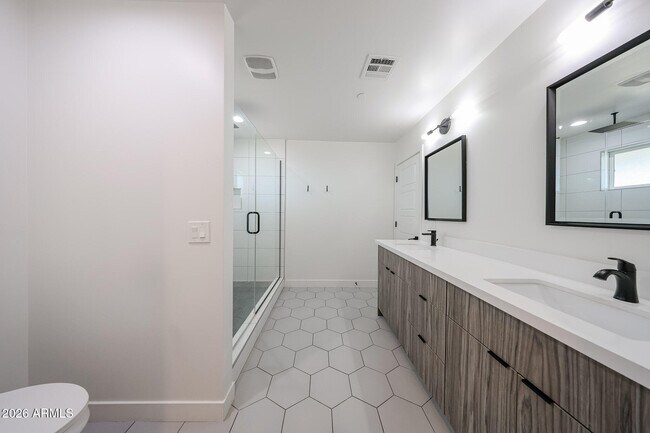 Building Photo - 2651 N 71st Pl