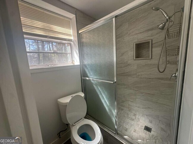 Building Photo - 1009 Pinecrest Dr