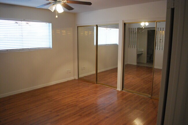 Building Photo - 2057 W Village Dr