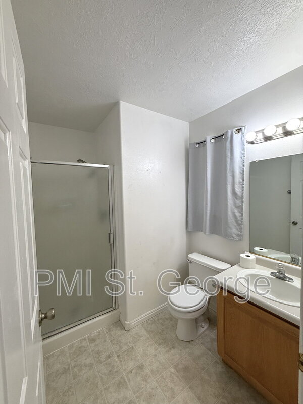 Building Photo - 2605 E 700 N