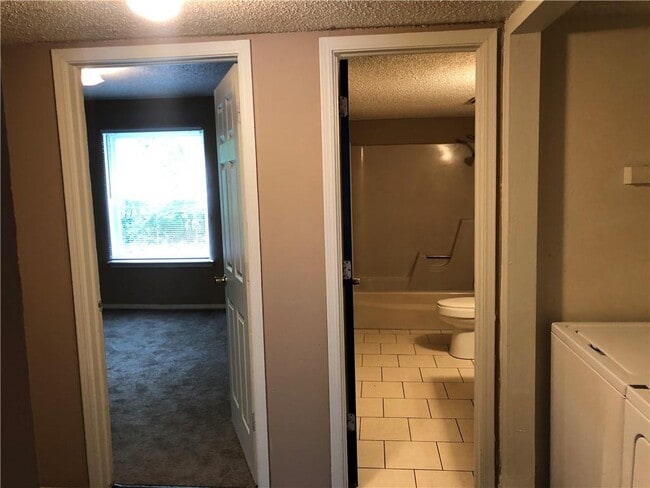 Building Photo - 605 N Betty Jo Dr