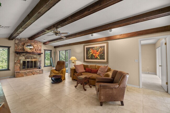 Building Photo - Comfort, Style & Space – 3 Bedroom Home in...