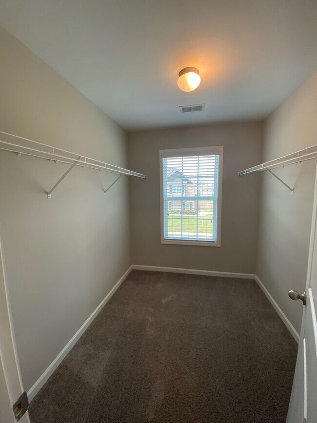 Building Photo - 216 Wild Azalea Dr