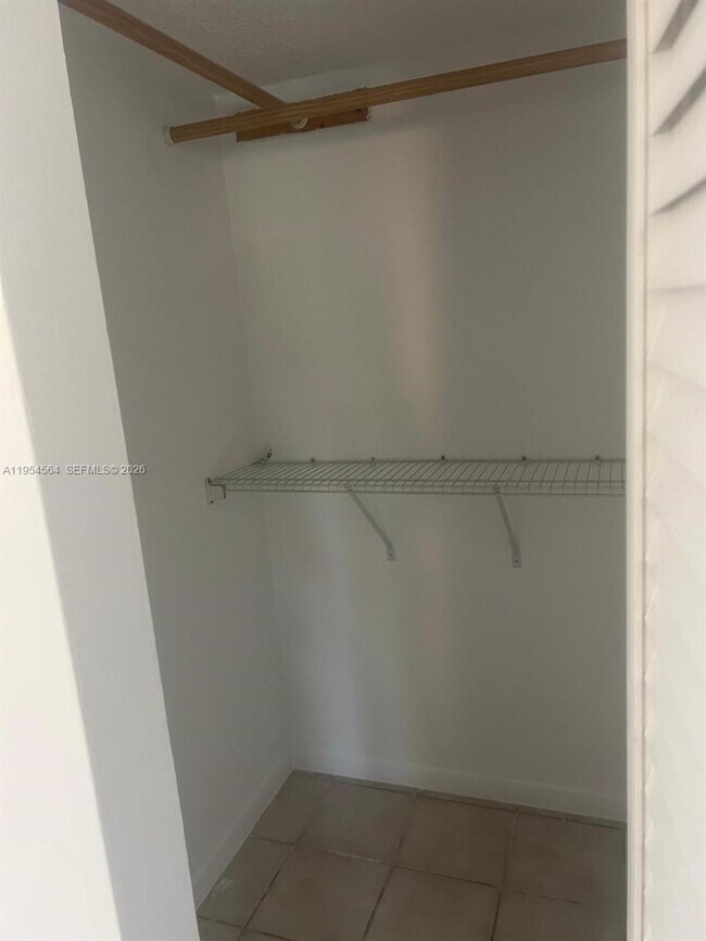 Building Photo - 526 NW 114th Ave