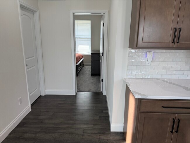 Building Photo - 156 Far Meadow Dr