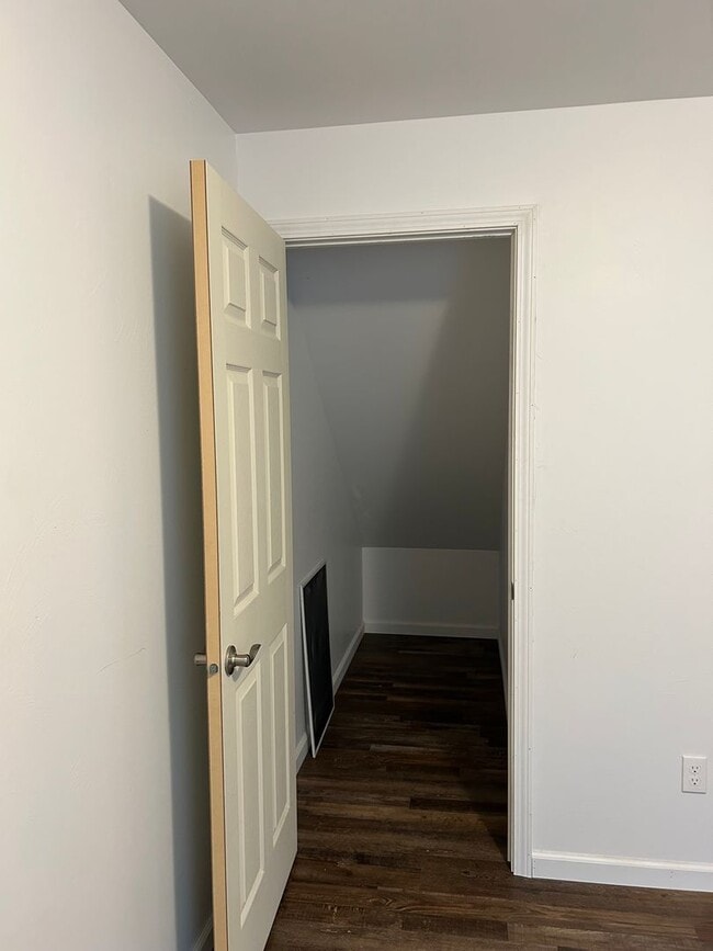 Building Photo - 11 Mullin St