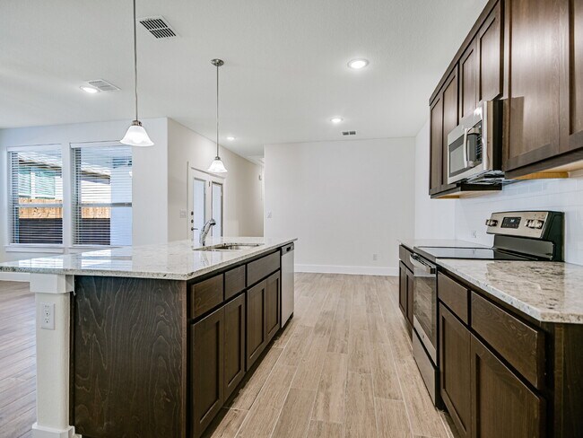 Building Photo - "Spacious 3-Bed Condo with 2 Baths in Charming Georgetown – 1424 Sq Ft of Comfort on Parkline Dr!"