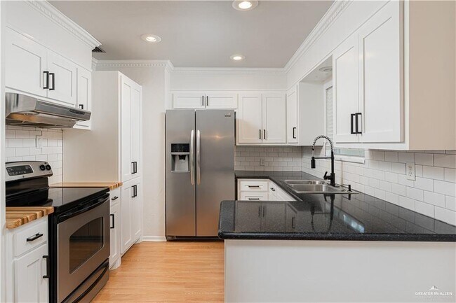 Building Photo - 517 Upas Ave