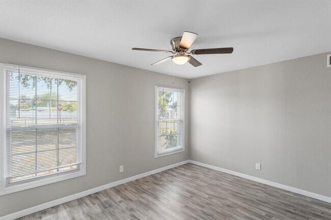 Building Photo - 6802 W Comanche Ave