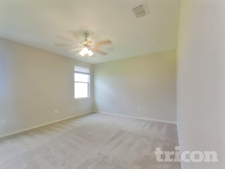 Building Photo - 16661 Woodside Dr