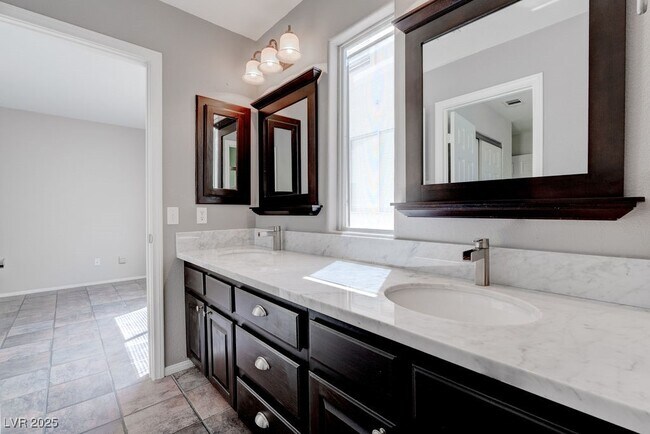 Building Photo - 8408 Bay Point Dr