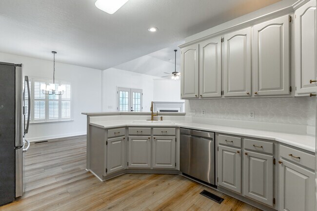 Building Photo - 7782 Prince Dr