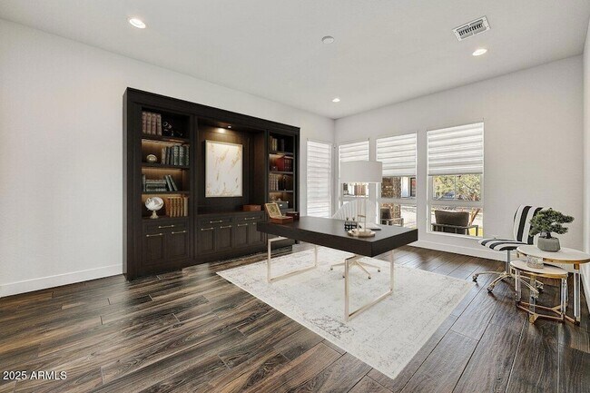 Building Photo - 9407 S 13th Way