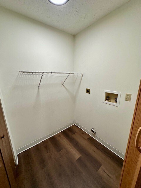 Building Photo - 2184 Hedgerow Road