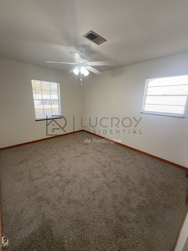 Building Photo - 2242 Castle Hill Dr