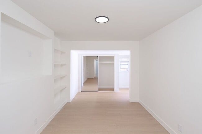 Building Photo - 3155 Montrose Ave