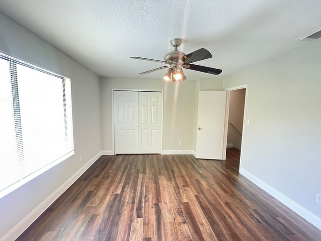 Building Photo - 7800 Fernbrook Way