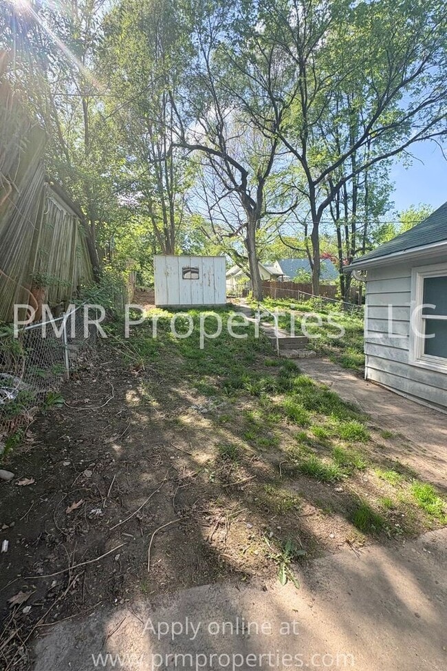 Building Photo - 3 Bedrooms / 1 Bathroom House