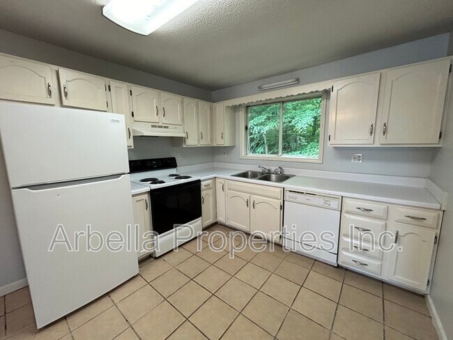 Building Photo - 103 Angeline Dr