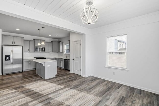 Building Photo - Experience Luxury Living in Reedy Fork