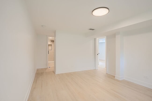 Building Photo - 2602 N Springfield Ave