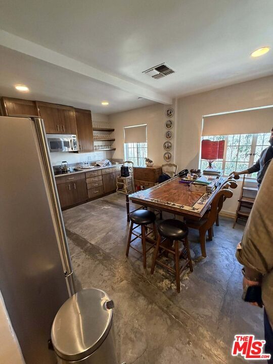 Building Photo - 2252 W Washington Blvd