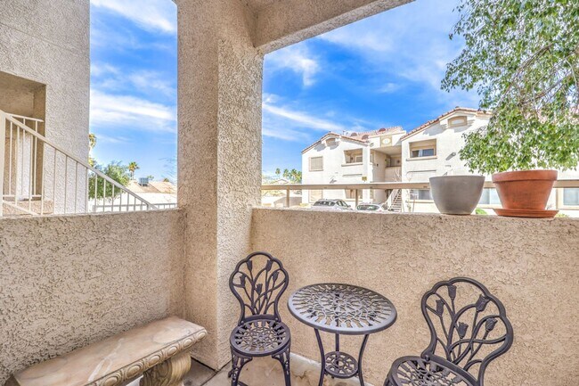 Building Photo - fully furnished, 1 bed, 1 bath condo in gated community