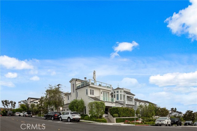 Building Photo - 720 Poinsettia Ave
