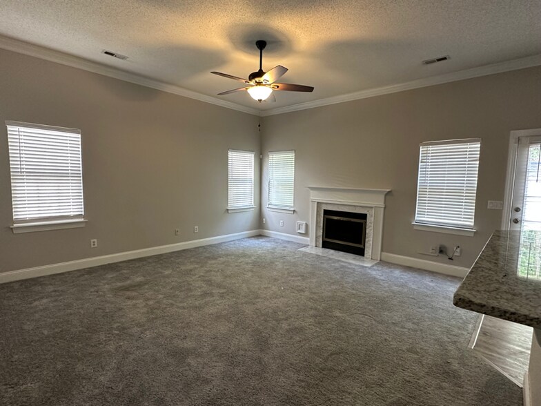 Building Photo - 4722 Lone Tree Ct