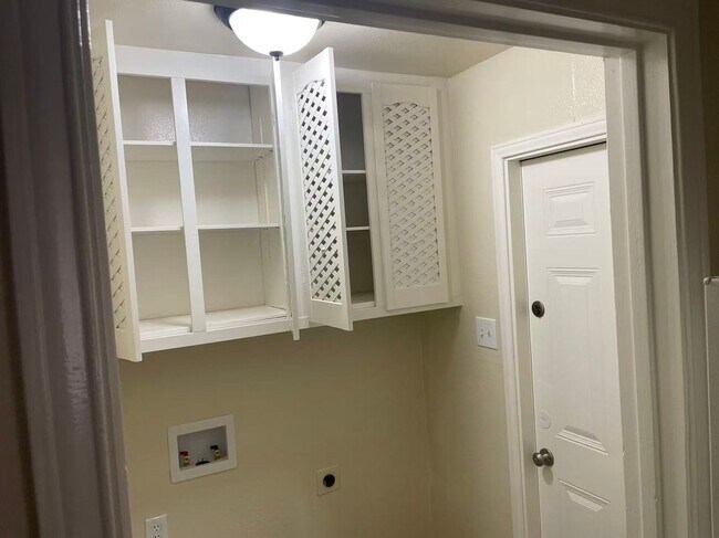 Building Photo - 3 Bedroom House in Garland
