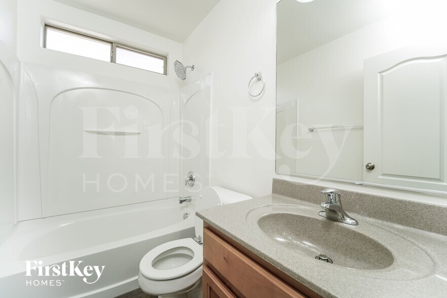 Building Photo - 8711 N Moonfire Dr