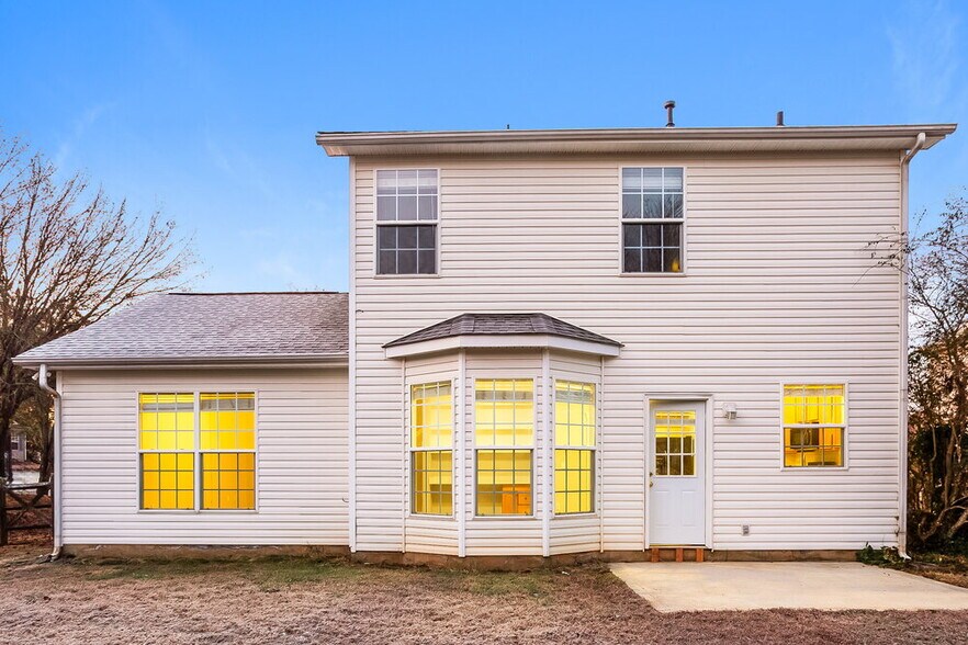 Building Photo - 1020 Duck Point Dr