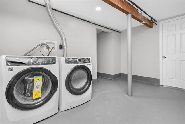 Building Photo - 66R Stanley St