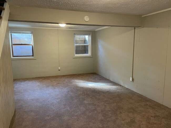 Building Photo - 505 E Graham Pl