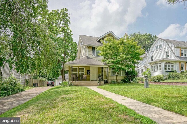 Building Photo - 316 9TH Ave