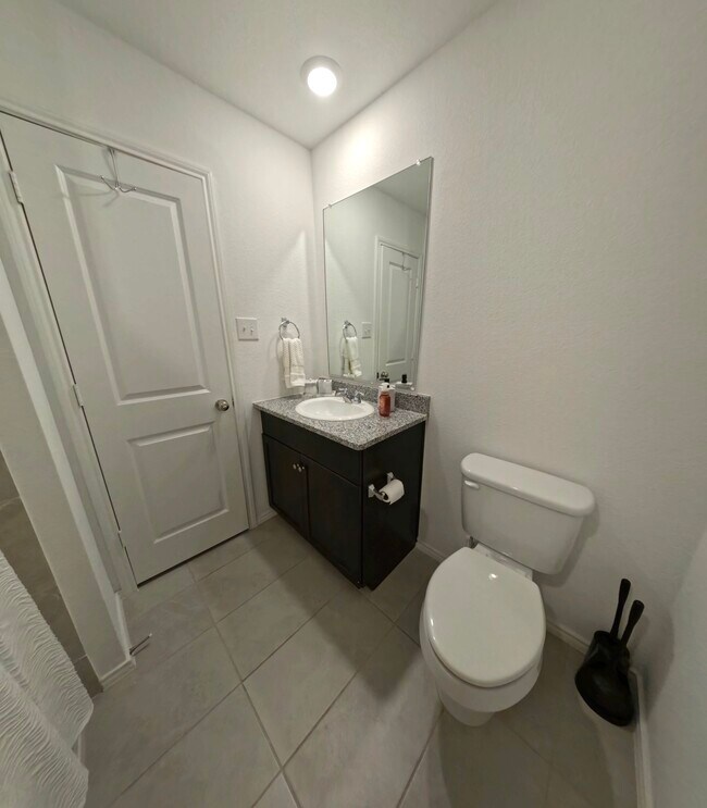 Building Photo - 2708 Starwater Dr