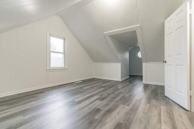 Building Photo - 4/ 1.5 Just minutes from Wake Forest Unive...