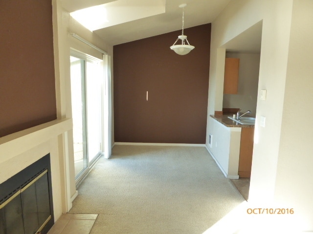Building Photo - Charming 2 Bed 2 Bath Condo in Factoria