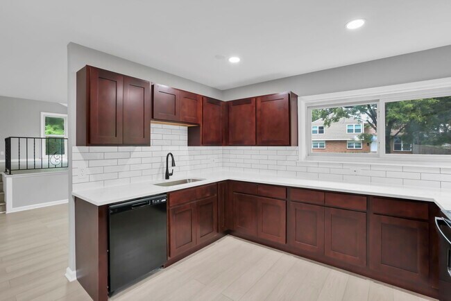 Building Photo - 869 Afton-