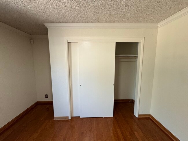 Building Photo - 2075 Lockwood Dr